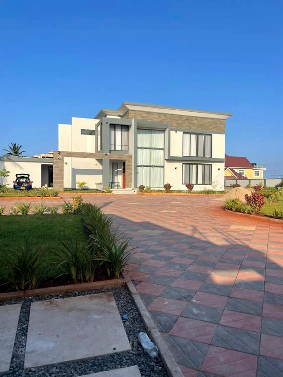 Villa Mbweni JKT — conception à la livraison.